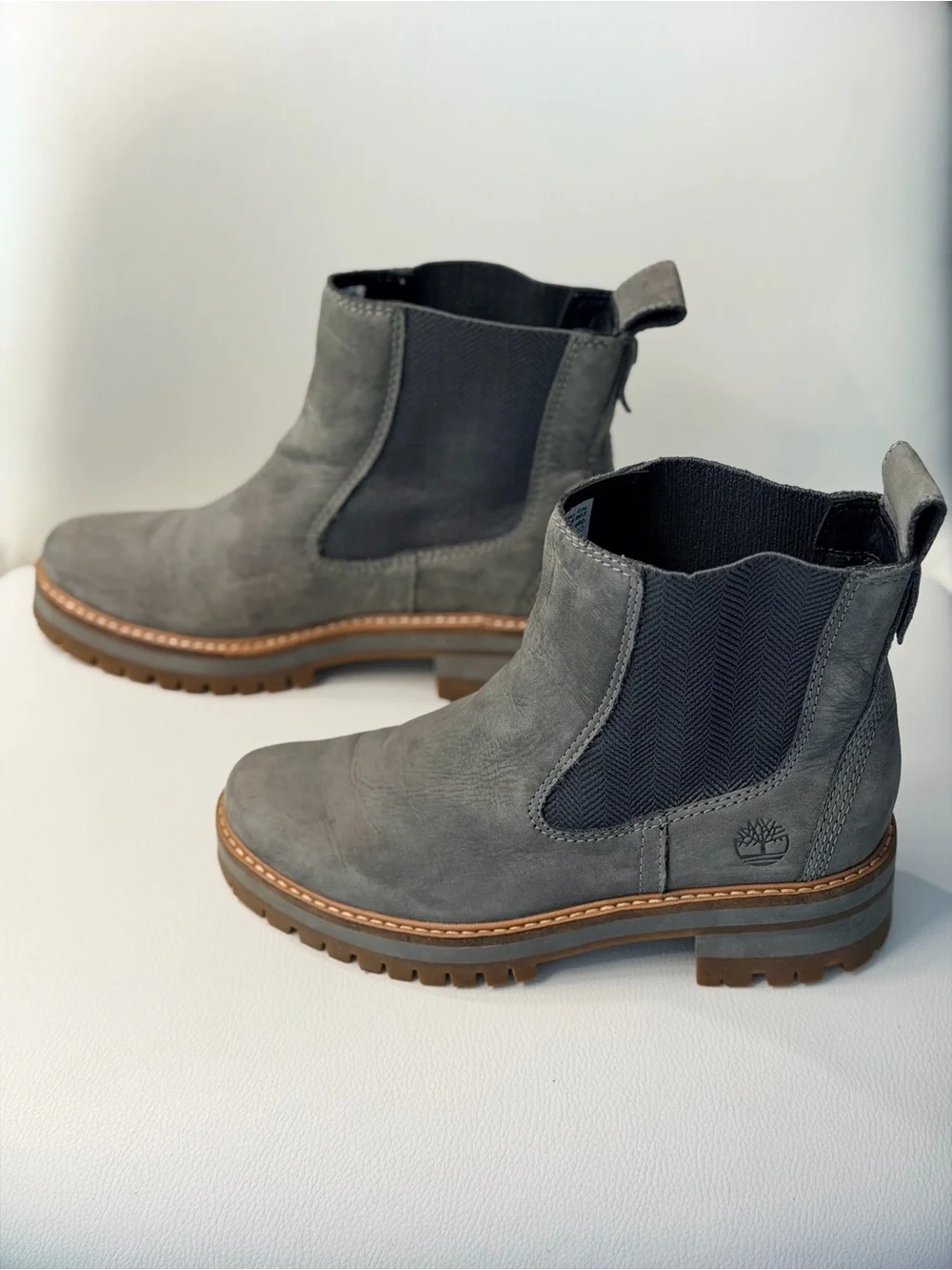 Timberland Women’s Size 5.5-6 Gray Chelsea Lug Sole Ankle Fall/Winter Boots